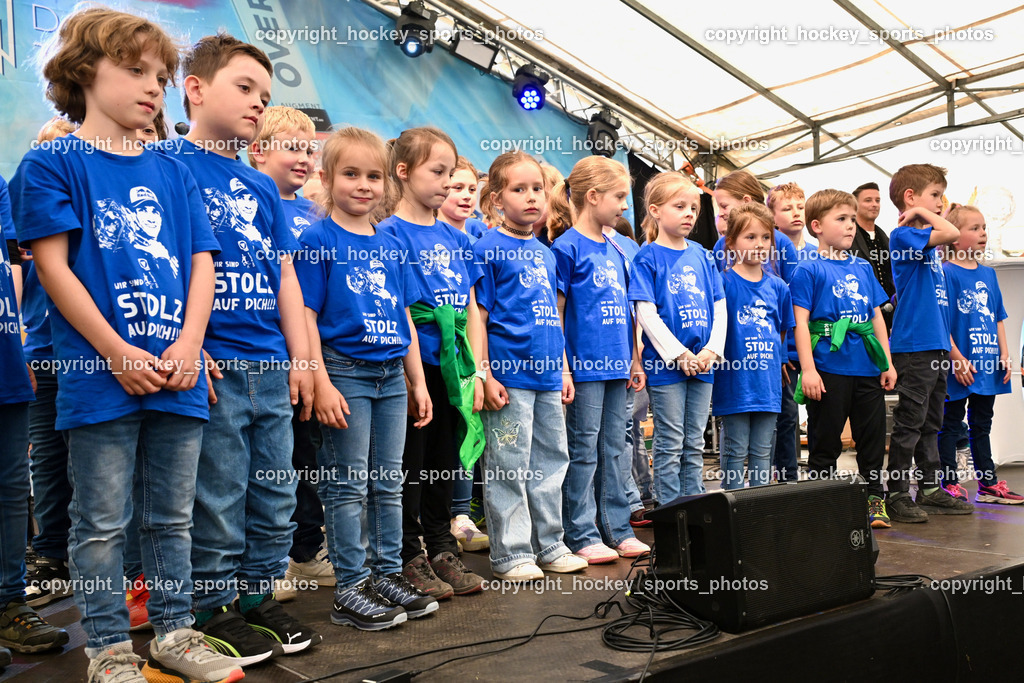 Empfang Daniel Tschofenig | Kinder sagen für Daniel Tschofenig, Empfang Daniel Tschofenig, Empfang Daniel Tschofenig am 10.05.2025 in Hohenthurn (Mehrzweckhaus Hohenthuurn), Austria, (Photo by Bernd Stefan)