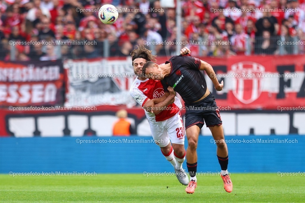 xKWIx11042601019 | 2026.04.11, xkwix, Fußball, 3.Liga, Rot-Weiss Essen -  FC Ingolstadt, Stadion an der Hafenstraße, 33.Spieltag, Saison 2025 / 2026: José-Enrique Ríos Alonso (Rot-Weiss Essen #23) im Zweikampf gegen Marcel Costly (FC Ingolstadt 04 #22) DFB regulations prohibit any use of photographs as image sequences and or quasi-video. Photo: xKamilxWilkowskixPressefotoKochx