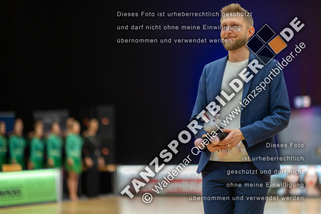 20230114-00043 | Hier finden Sie Tanz Bilder vom Latein und Standard Formationen tanzen. Sportbilder vom Tanzsport. Schöne Fotos und von Weltmeisterschaft, Europameisterschaft, Bundesliga, Regionalliga, Oberliga und Landesliga sowie von GOC Stuttgart, DanceComp, WM Bremen