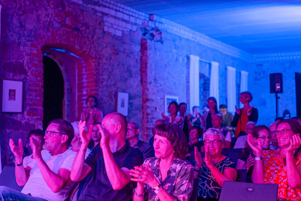 Maria Markesini Konzert | Maria Markesini meets Klazz Brothers im Forte Belvedere Leisnig zum Festival Hallo Leisnig 2022. - Realisiert mit Pictrs.com