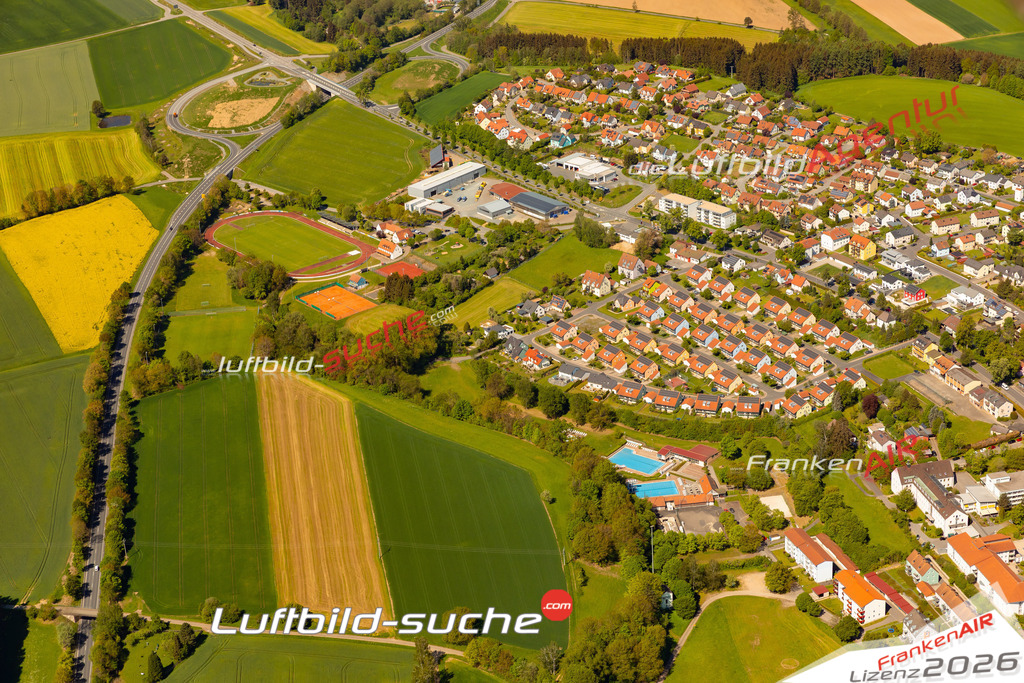 Das Luftbild zeigt :  Erbendorf - Die Luftaufnahme wurde 2024 vom UL-Flugzeug aus erstellt ( keine Drohne ) - Hochauflösende Luftaufnahme - Für grossformatige Ausdrucke geeignet. Die Geschenkidee !Mit Lizenz und Bildrechte bestellbar