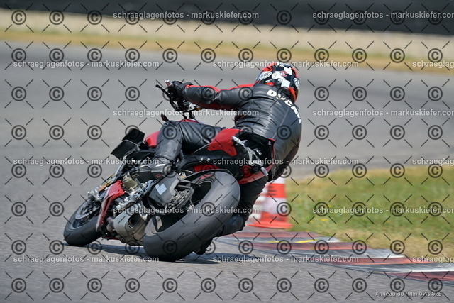 25bt04-1248 | markuskiefer.com - Realisiert mit Pictrs.com