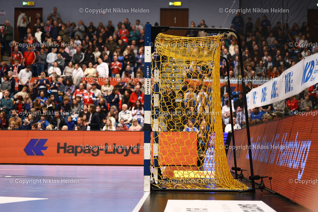 NH_HandballSportVereinHamburg_VfLGummersbach_HandballBundesliga_27022025 | Ein Handball-Tor in der Sporthalle Hamburg.Handball I Herren I Bundesliga (Daikin HBL) I Saison 2024-2025 I 21. Spieltag I HSV Hamburg - VfL Gummersbach I 27.02.2025 I Sporthalle Hamburg