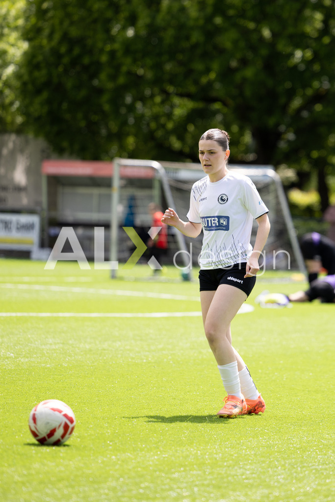 Fußball I Frauen I Saison 2025-2026 I Frauen 3. Liga | FVRZ Gruppe 2 | 18. Spieltag I Spielvereinigung Schaffhausen Damen 1 - Team Furttal Zürich I 17.05.2026 | Hochwertige Sportfotos kaufen & lizenzieren für Medien, Vereine, Agenturen & Sportler:innen. Entdecke professionelle Sportfotografie im Bildshop von Alexander Franzen. - Realisiert mit Pictrs.com