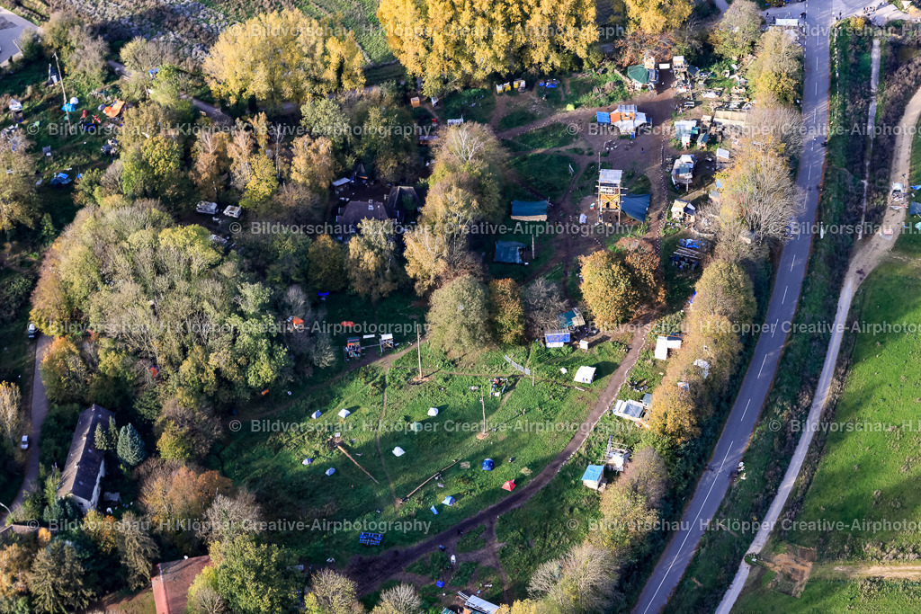 Luftbild Erkelenz _ Jülich _ Hambacher Forst_ Lützerath ist ein Weiler der Stadt Erkelenz Braukohle_ Tagebau_Garzweiler-8614 | Luftbildfotografie Hermann Klöpper - Realisiert mit Pictrs.com