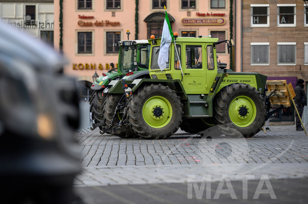 _DWA4383 | Bauerndemo gegen Agrarpolitik der Bundesregierung  auf dem Straße Obstmarkt und Hauptmarkt . Nürnberg, 08.01.2024 - Realisiert mit Pictrs.com