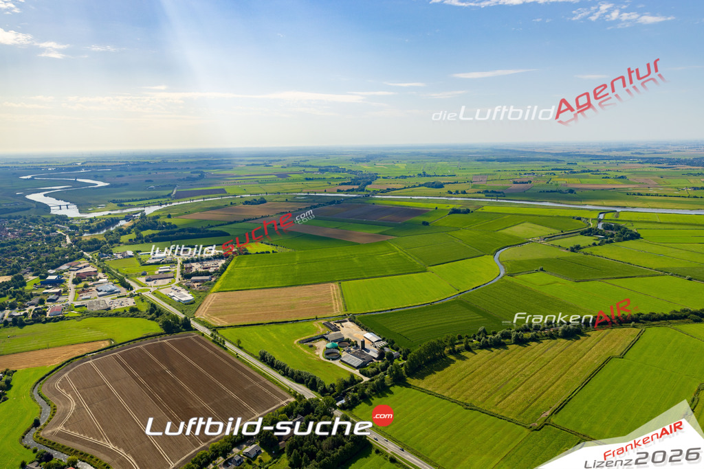 Luftbild der Stadt Friedrichstadt - Die Luftaufnahme wurde 2025 vom UL-Flugzeug heraus erstellt ( keine Drohne ) - Hochauflösende Luftaufnahme - für professionelle Ausdrucke geeignet. Die Geschenkidee !Hier alle&nbsp;Infos zur Lizenzierung der LuftaufnahmeWir fliegen auch dieses Jahr wieder in Ihre Region um Luftbilder zu erstellen.- Luftbild anfragen