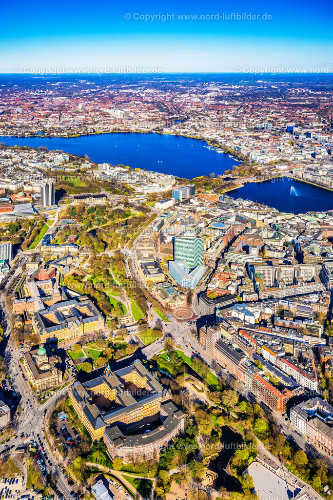 Hamburg_Wallanlagen_Amtsgericht_Mitte_Strafgericht_ELS_4907060425_Kopie | HAMBURG 06.04.2025 Gebäudekomplex des "Landgericht Hamburg" und des "Amtsgericht Hamburg" Hamburg-Mitte in Hamburg. Weiterführende Informationen bei: Amtsgericht Hamburg,  Landgericht Hamburg. // Building complex of the Landgericht Hamburg and the Amtsgericht Hamburg-Mitte in Hamburg. Further information at: Amtsgericht Hamburg,  Landgericht Hamburg. Foto: Martin Elsen