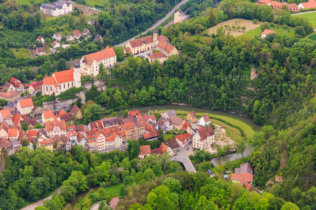 Luftbild: Schloss Haigerloch, Schlosskirche St. Trinitatis und Atomkellermuseum Haigerloch über der Eyach in Haigerloch im Bundesland Baden-Württemberg in Deutschland.Foto: IMG_114709.jpg vom 31.05.2019 durch Werner Riehm/FLY-FOTO.deSchloss HaigerlochWWW.KATH-HAIGERLOCH.DE