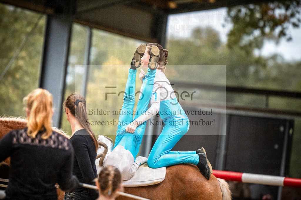 DOS_0195 | Entdecke hochwertige Reitturnierfotos von Foto Oger. Professionell, emotional und authentisch – jetzt Lieblingsmomente im Shop bestellen.Deutschlandweite Turnierfotografie. - Realisiert mit Pictrs.com