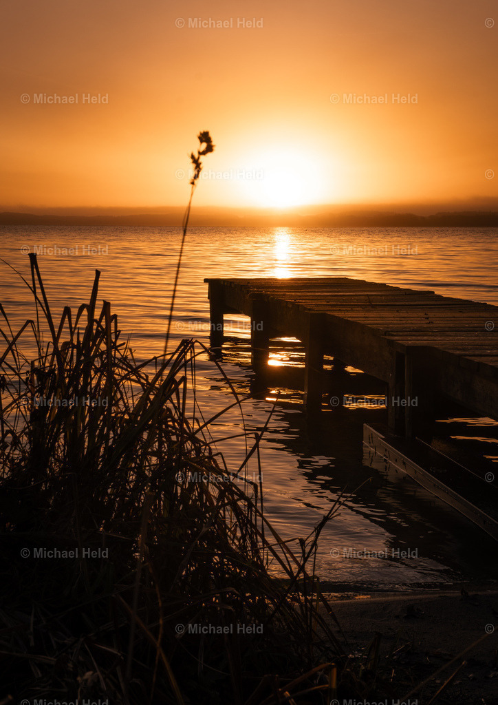Sonnenaufgang am Selenter See | Profi-Fotos über Schleswig-Holstein und dem ganzen Norden für Büro, Hotel, Ferienhaus, Ferienwohnung, Wohnzimmer, Arztpraxis uvm. jetzt bestellen. - Realisiert mit Pictrs.com