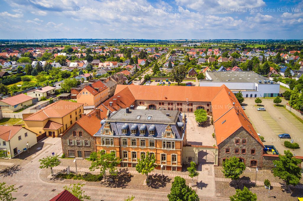 Barleben Breiteweg Mittellandhalle Syrtaki-0024 | Die Magdeburger Platte® - das sind die schönsten Luftbilder von Magdeburg & Sachsen-Anhalt auf Acryl, Leinwand oder zum Download. Das ist Luftbildfotografie & Luftbildaufnahmen mit Drohne & Flugzeug.  - Realisiert mit Pictrs.com