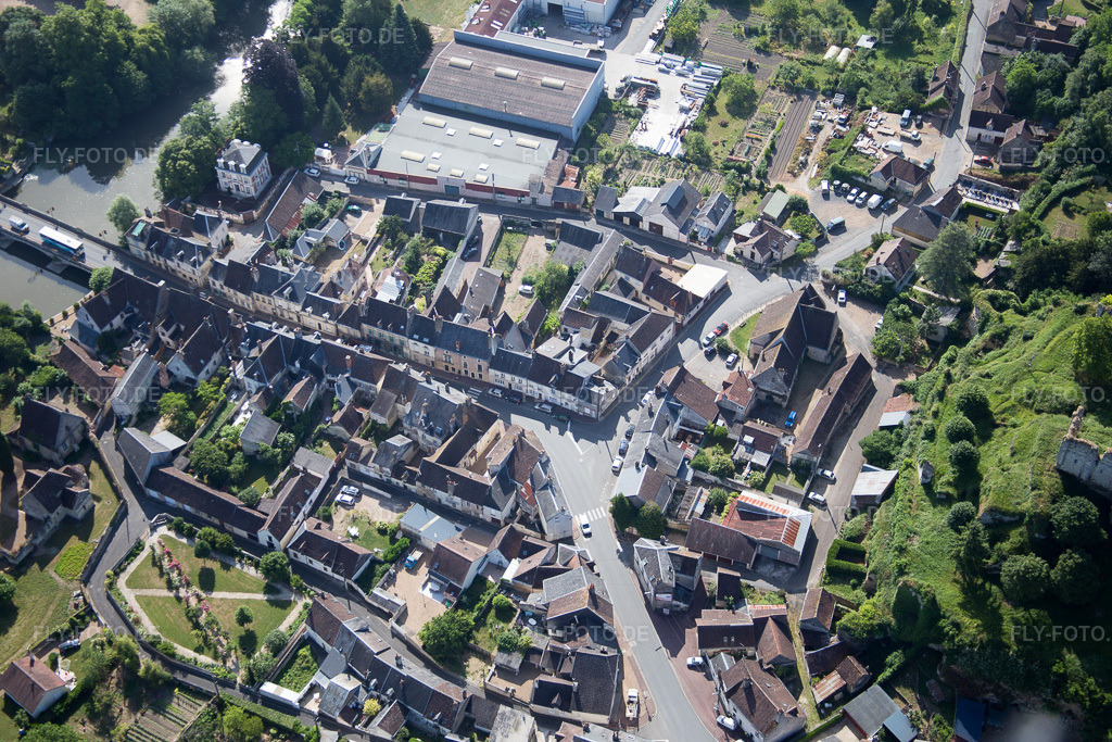 Luftbild: Ortsansicht in Montoire-sur-le-Loir im Bundesland Loir-et-Cher in Frankreich. Foto: IMG_081161.jpg vom 19.06.2015 durch Werner Riehm/FLY-FOTO.de