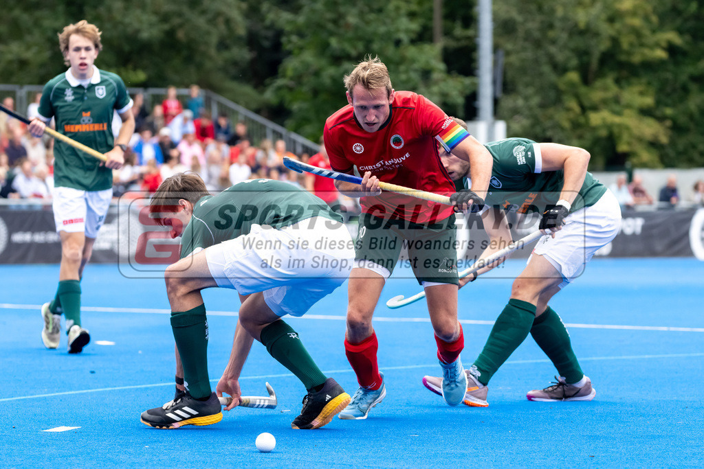 HK_20240915_106520 | 1. Bundesliga Herren Crefelder HTC - Uhlenhorst Mülheim am 15.9.2024 Crefelder HTC , CHTC, Krefeld , Jonas Seidemann ( Uhlenhorst Mülheim #22 ) , Niklas Wellen ( Crefelder HTC 10 ) , Lukas Mertgens ( Uhlenhorst Mülheim #18 )