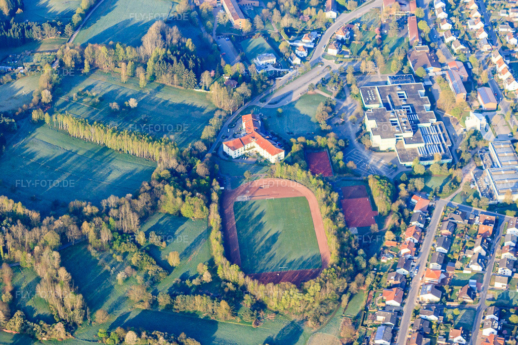 Luftbild: Ortsansicht in Dahn im Bundesland Rheinland-Pfalz in Deutschland. Foto: IMG_39638.jpg vom 16.04.2011 durch Werner Riehm/FLY-FOTO.de