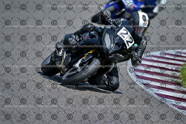 26BT02-1767 | markuskiefer.com - Realisiert mit Pictrs.com