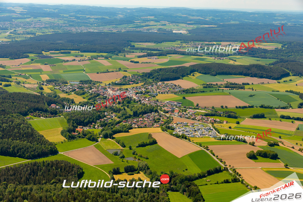 Das Luftbild zeigt :  Stamsried - Die Luftaufnahme wurde 2024 vom UL-Flugzeug aus erstellt ( keine Drohne ) - Hochauflösende Luftaufnahme - Für grossformatige Ausdrucke geeignet. Die Geschenkidee !Mit Lizenz und Bildrechte bestellbar
