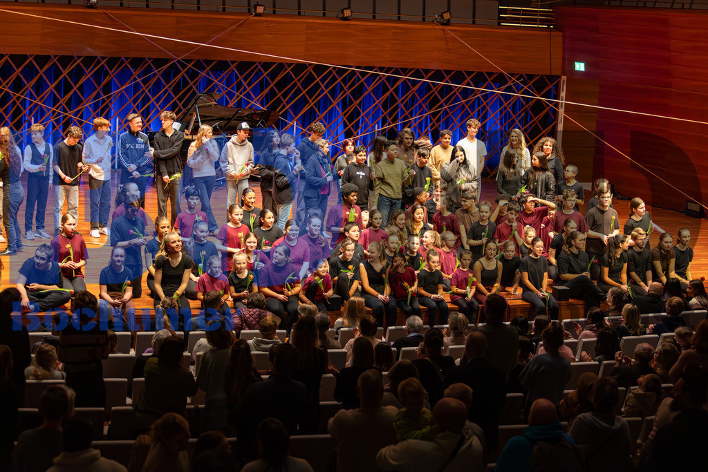 SES_ZWIBOC20250204-55 | bond - Realisiert mit Pictrs.com