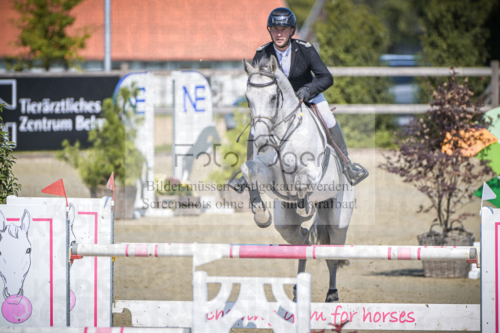 DOS_0032 | Entdecke hochwertige Reitturnierfotos von Foto Oger. Professionell, emotional und authentisch – jetzt Lieblingsmomente im Shop bestellen.Deutschlandweite Turnierfotografie. - Realisiert mit Pictrs.com