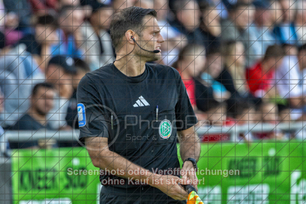 20250729_192900_0038-Bearbeitet | #,1.Göppinger SV (rot) vs. SV Stuttgarter Kickers (gelb), Fussball, DB-Regio-WFW-Pokal - wfv, 2.Runde, Saison 2025/2026, Rasensportplatz Stadion SV Göppingen, Hohenstaufenstr. 116, 73033 Göppingen, 29.07.2025 - 19:00 Uhr,Foto: PhotoPeet-Sportfotografie/Peter Harich