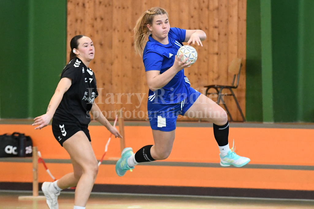 SSG Metten Damen :  HSG Schwab/kirchen | Emily Snebli (SSG Metten Damen) - Realisiert mit Pictrs.com