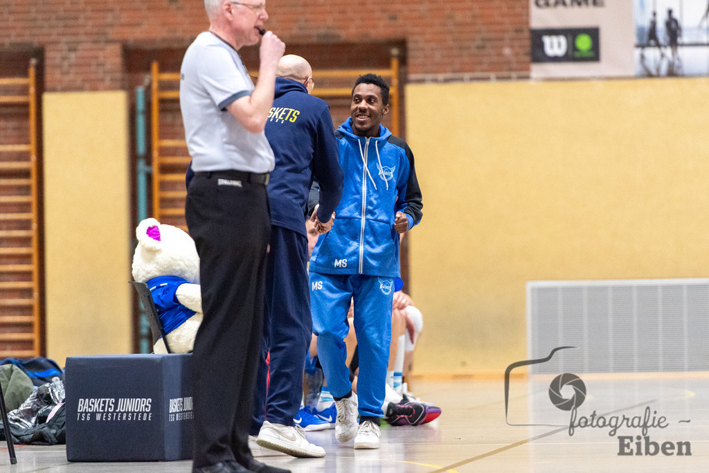 TSG Westerstede-Fortuna Logabirum | Basketball 2. Regionalliga; TSG Westerstede 2 (weiß)- Fortuna Logabirum (blau) am 12.12.2025 in Westerstede (Hössensportzentrum), Photo: Philip Eiben 2025 - Realisiert mit Pictrs.com