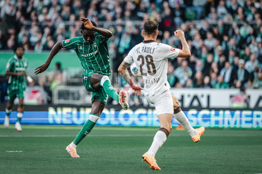 Fußball | Männer | Saison 2025/2026 | 1. Fußball-Bundesliga | 6. Spieltag | SV Werder Bremen vs. FC St. Pauli | 04.10.2025 | Karim Coulibaly (#31, SV Werder Bremen) beim Torschuss