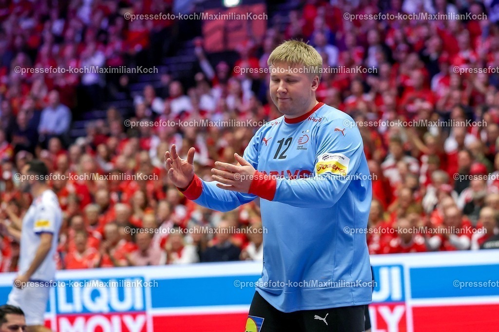EHF20012602020 | 20.01.2026, Handball, Men's EHF EURO 2026, Dänemark - Portugal, Jyske Bank Boxen in Herning, Dänemark, Preliminary Round:  Emil Nielsen (Denmark #12) gestikulierend auf dem Spielfeld  