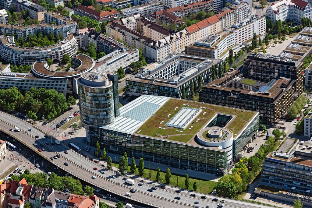 dr__0064170.jpg | MüNCHEN 29.04.2025 Mercedes-Benz Niederlassung München an der Arnulfstraße in München im Bundesland Bayern. Weiterführende Informationen bei: Daimler AG,  KBP Ingenieure GmbH,  Lanz Architekten + Generalplaner GmbH,  Mercedes-Benz Niederlassung München,  Müller-BBM GmbH. // Mercedes-Benz dealership in Munich at the Arnulf Strasse in Munich in Bavaria. Further information at: Daimler AG,  KBP Ingenieure GmbH,  Lanz Architekten + Generalplaner GmbH,  Mercedes-Benz Niederlassung Muenchen,  Mueller-BBM GmbH. Foto: Daniel Reiter