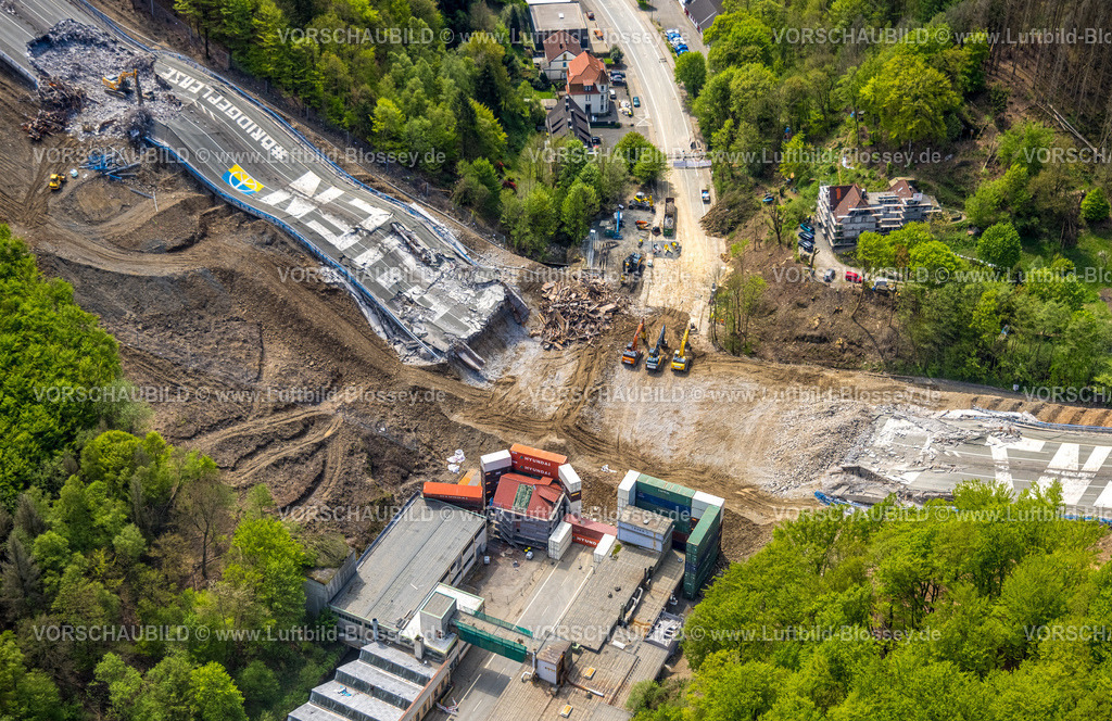 Luedenscheid230501406Rahmedebruecke | Luftbild, gesprengte Autobahnbrücke Rahmede bei Lüdenscheid, Aufräumarbeiten und Schadensermittlung, Lüdenscheid, Sauerland, Nordrhein-Westfalen, Deutschland