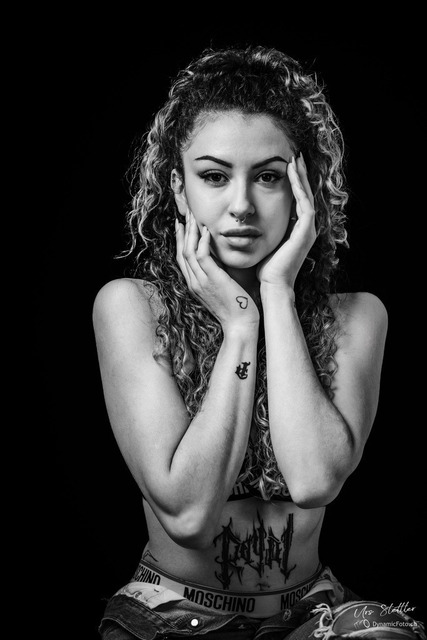 IMG_2022_05_08_0016130-2 | Professionelle Fotografen für Portrait-, Produkt-, Beauty -, Fashion-, kommerzielle - u. Hochzeitsfotografie sowie für Veranstaltungen. Lokal vor Ort oder in lokalen Studios.