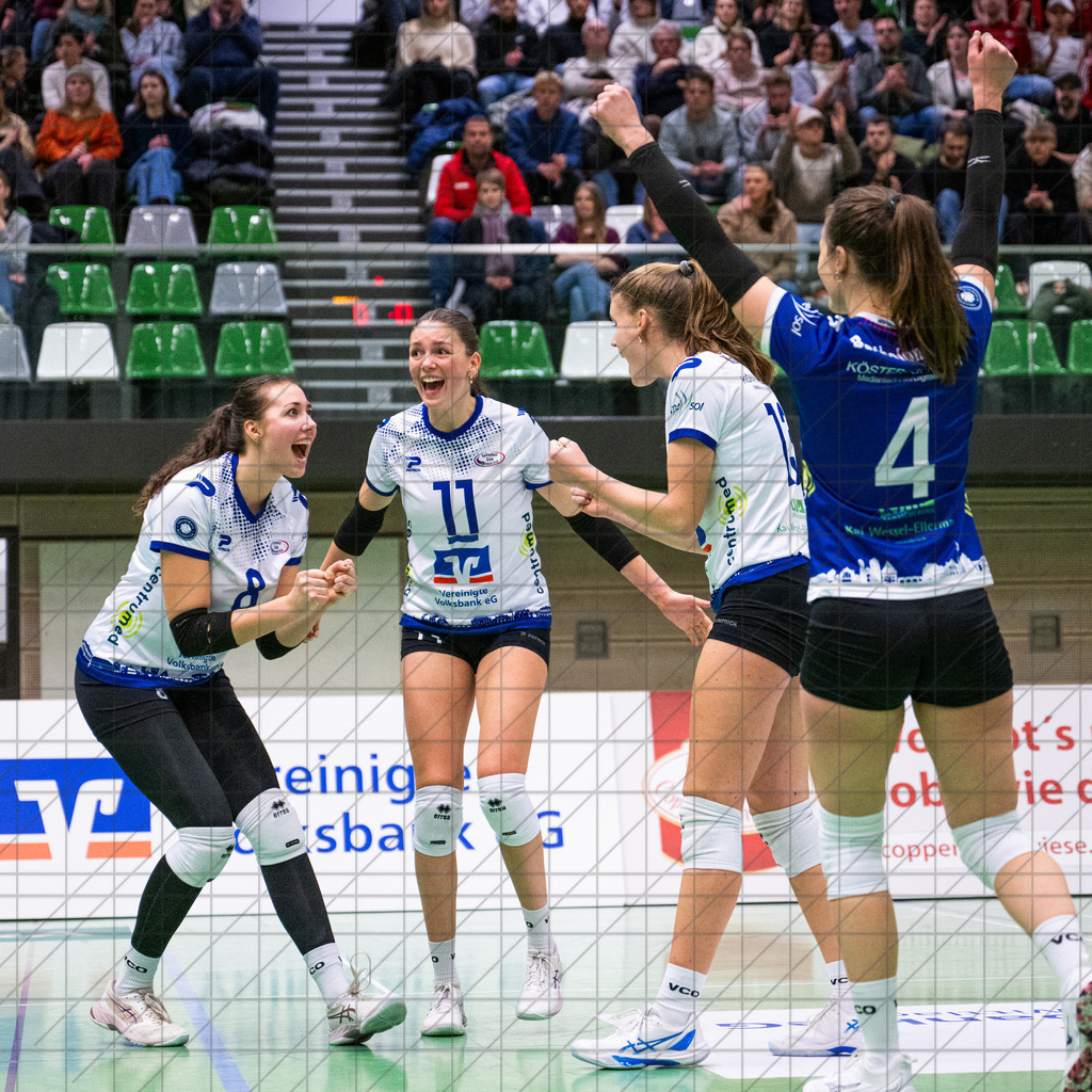 2. VBLF Nord 25/26 | Spiel 4065 | VC Osnabrück vs. TUSA City Girls Düsseldorf | Jubel.//  10.01.26: 2. VBLF Nord 25/26 | Spiel 4065 | VC Osnabrück vs. TUSA City Girls Düsseldorf / Osnabrück / Deutschland  //   CREDIT:www.bullenfotos.de, Martin König, Hörner Weg 40, D-49078 Osnabrück, +4917663732967 // Nutzung und Weitergabe nur zu den vereinbarten Zwecken. Presseanfragen an Ersteller. Alle Rechte beim Ersteller. Honorierung nach MFM. - Realisiert mit Pictrs.com