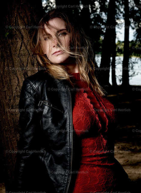 Tina | High End Portraits. Einzelportrait Paarportrait Gruppenportrait Künstlerportrait Bandportzait Bühnenfotografie Fashion Lifestyle Urbanlife  - Realized with Pictrs.com