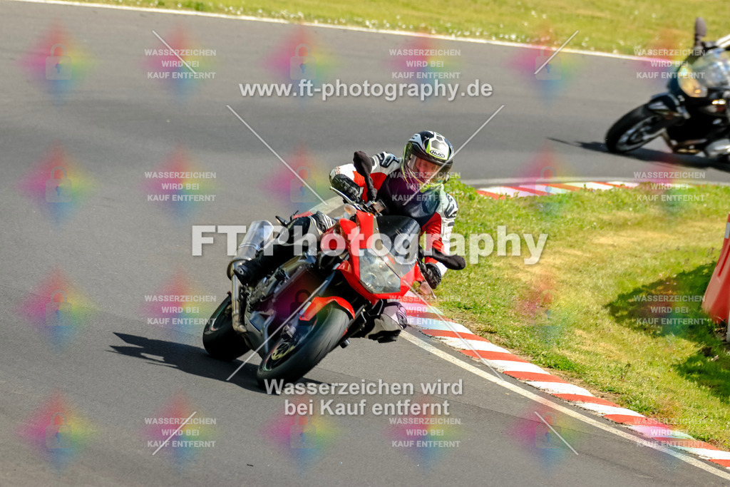 _OTO2638 | Hier findet Ihr Bilder von Touristenfahrten auf der Nürburgring Nordschleife oder von anderen Veranstaltungen die ich besucht habe. Viel Spass beim Durch Schauen 