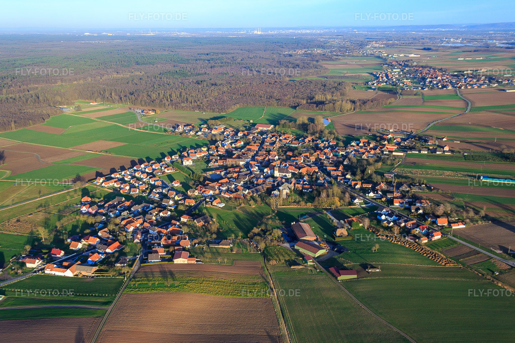 Luftbild: Ortsansicht von Westen in Salmbach im Bundesland Bas-Rhin in Frankreich. – Foto: IMG_086003.jpg vom 06.02.2016 durch Werner Riehm/FLY-FOTO.de – Auflösung des Originals: 5472 x 3648 px