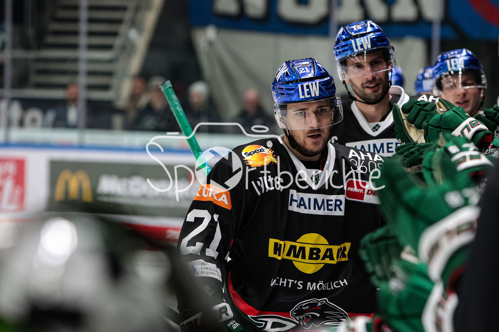 Augsburger Panther - Nürnberg ICE Tigers | David STIELER (AEV #21) freut sich ueber seien Treffer zum 2-2