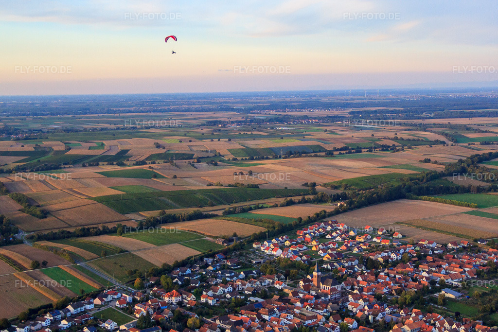 Luftbild: Bahnlinie am Ortsrand im Ortsteil Schaidt in Wörth im Bundesland Rheinland-Pfalz in Deutschland. Foto: IMG_53782.jpg vom 30.09.2012 durch Werner Riehm/FLY-FOTO.de
