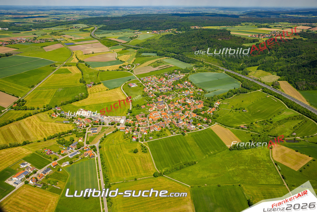 Aktuelles Luftbild von Schweinsdorf Neusitz - Die Luftaufnahme wurde 2022 mittels UL-Flugzeug erstellt ( keine Drohne ) - hochauflösende Kamera-Systeme von  Canon -Beste Qualität - Für grossformatige Ausdrucke geeignet. Die Geschenkidee !