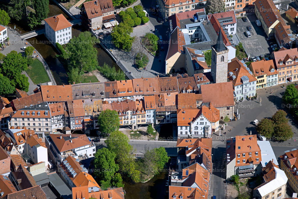 4026656 | ERFURT 07.05.2020 Historische Alte Brücke " Krämerbrücke Erfurt " über die Gera im Ortsteil Altstadt in Erfurt im Bundesland Thüringen, Deutschland. // Historic Old Bridge " Kraemerbruecke Erfurt " across Gera in the district Altstadt in Erfurt in the state Thuringia, Germany. Foto: Gerhard Launer