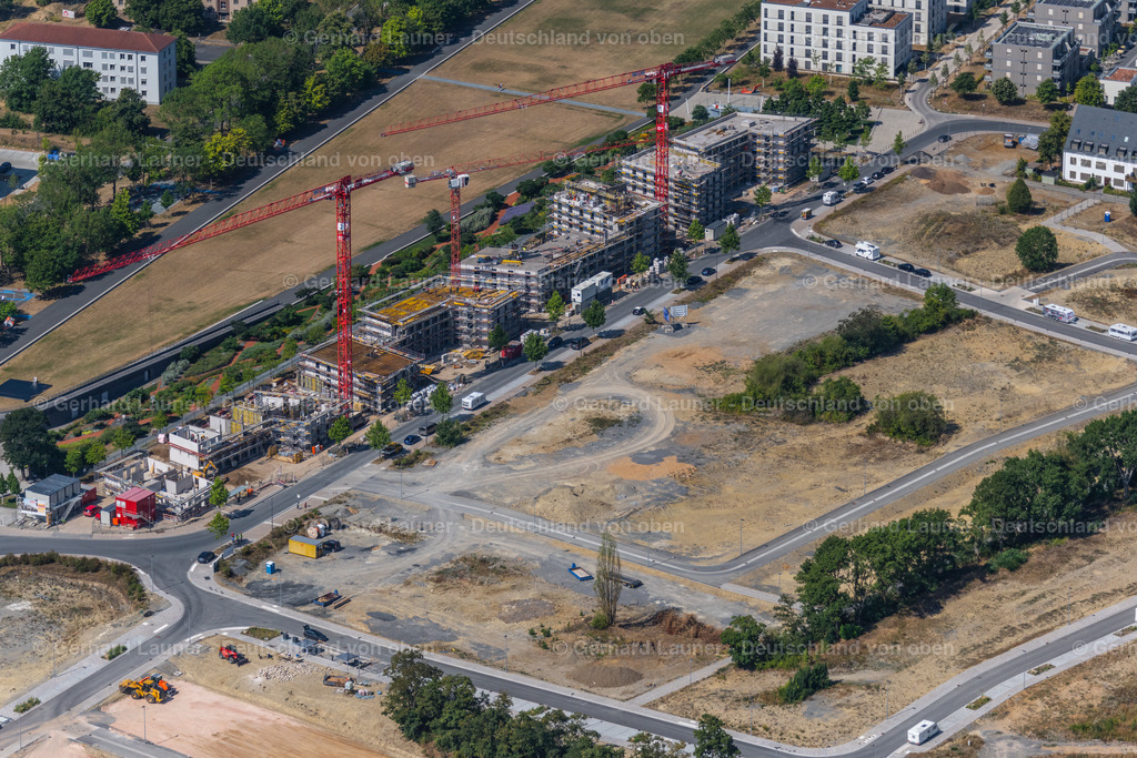 4062635 | WüRZBURG 22.07.2022 Baustelle zum Neubau einer Mehrfamilienhaus- Wohnanlage " Hubland 2 " zwischen Rottendorfer Straße und Beltwalk an der Elisabeth-Scheuring-Straße im Ortsteil Frauenland in Würzburg im Bundesland Bayern, Deutschland. Weiterführende Informationen bei: Riedel Bau AG Holding,  Stadtbau Würzburg GmbH,  bauart Konstruktions GmbH &amp; Co. KG,  zillerplus Architekten und Stadtplaner. // Baustelle zum Neubau einer Mehrfamilienhaus- Wohnanlage a??Hubland 2a?? zwischen Rottendorfer Strasse und Beltwalk an der Elisabeth-Scheuring-Strasse im Ortsteil Frauenland in Wuerzburg im Bundesland Bayern, Deutschland. Further information at: Riedel Bau AG Holding,  Stadtbau Wuerzburg GmbH,  bauart Konstruktions GmbH &amp; Co. KG,  zillerplus Architekten und Stadtplaner. Foto: Gerhard Launer