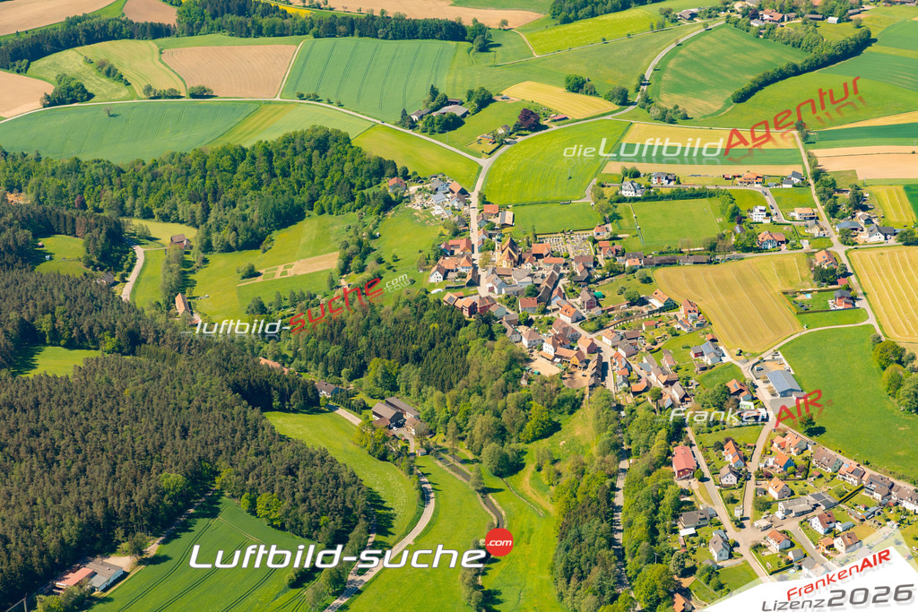 Das Luftbild zeigt : Roggenstein Vohenstrauß - Die Luftaufnahme wurde 2024 vom UL-Flugzeug aus erstellt ( keine Drohne ) - Hochauflösende Luftaufnahme - Für grossformatige Ausdrucke geeignet. Die Geschenkidee !Mit Lizenz und Bildrechte bestellbar