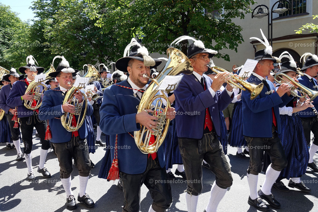news-2022-Juli17-Musikumzug-Reutte-DSD03203-Stanzach | Info aus dem Bezirk Reutte/Ausserfern Tirol sowie eine umfangreiche Bilddatenbank über die gesamte Region: Lechtal, Talkessel Reutte, Tannheimertal, Zwischentoren. Lech, Plansee, Zugspitze, Grenztunnel, B179, Fernpassstraße, Verkehr, Lawinen, Tradition, - Realisiert mit Pictrs.com