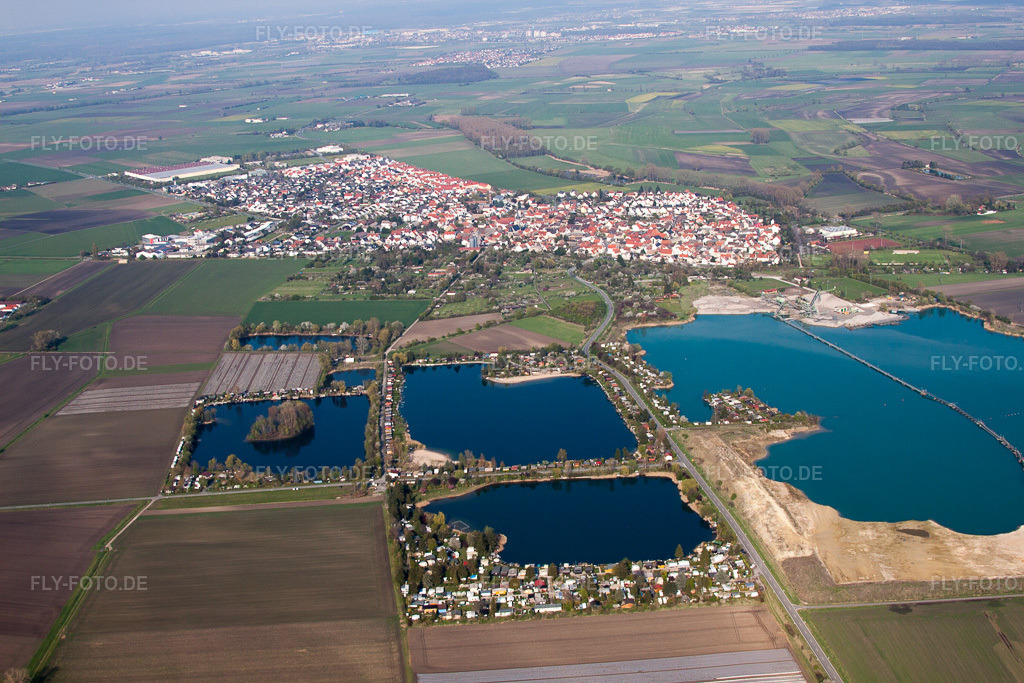 Luftbild: Baggersee Kiebert, Badesee Vogel und Hahn-Wedel See im Ortsteil Geinsheim in Trebur im Bundesland Hessen in Deutschland. Foto: IMG_49809.jpg vom 13.04.2012 durch Werner Riehm/FLY-FOTO.de
