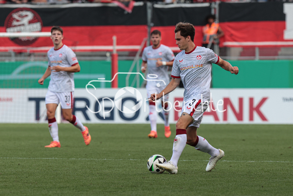 FC Ingolstadt - 1. FC Kaiserslautern | Am BAll Florian KLEINHANSL (FCK #3) / Einzelfoto