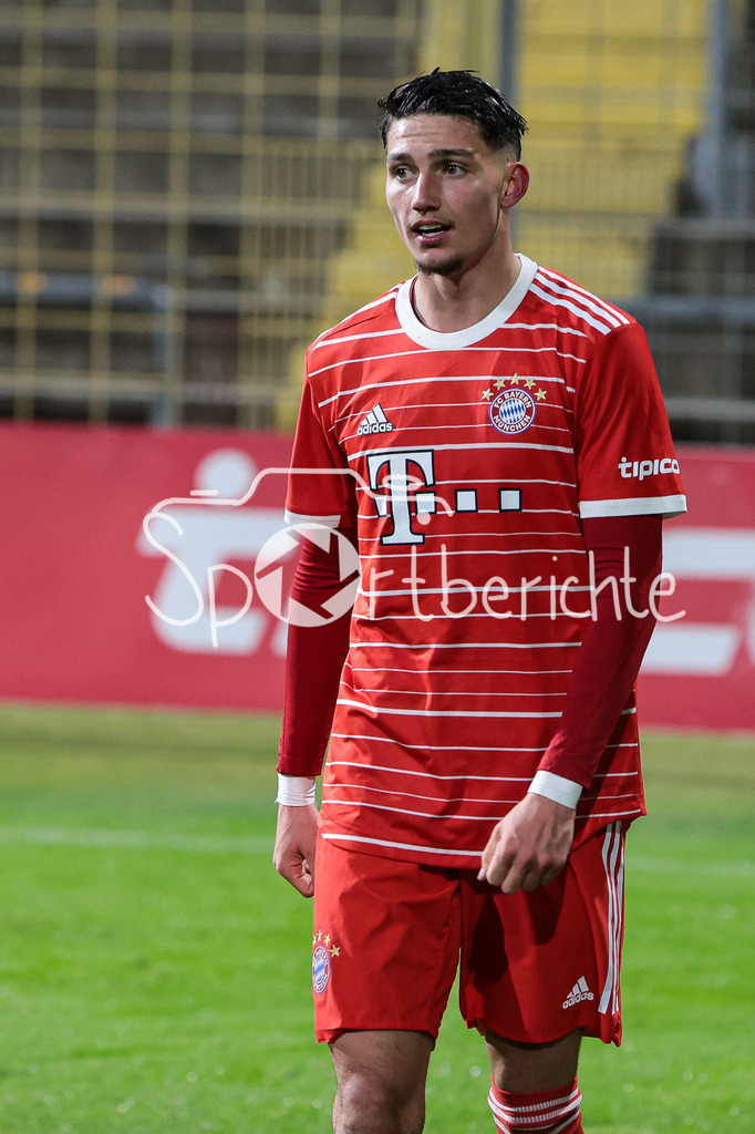 FC Bayern Amateure - 1. FC Schweinfurt | Jubel der Amateure nach dem Siegtreffer in der Nachspielzeit zum 3-2 durch Yusuf Karhan KABADAYI (FCB #7)