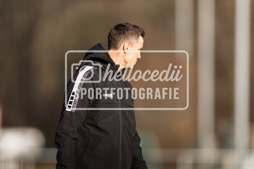 Fußball I Herren I Saison 2025-2026 I Freundschaftsspiel I VFL Osnabrück A-Junioren - JFV Bremen-035 | Tim Danneberg (Trainer VFL Osnabrück A-Junioren) - Realisiert mit Pictrs.com