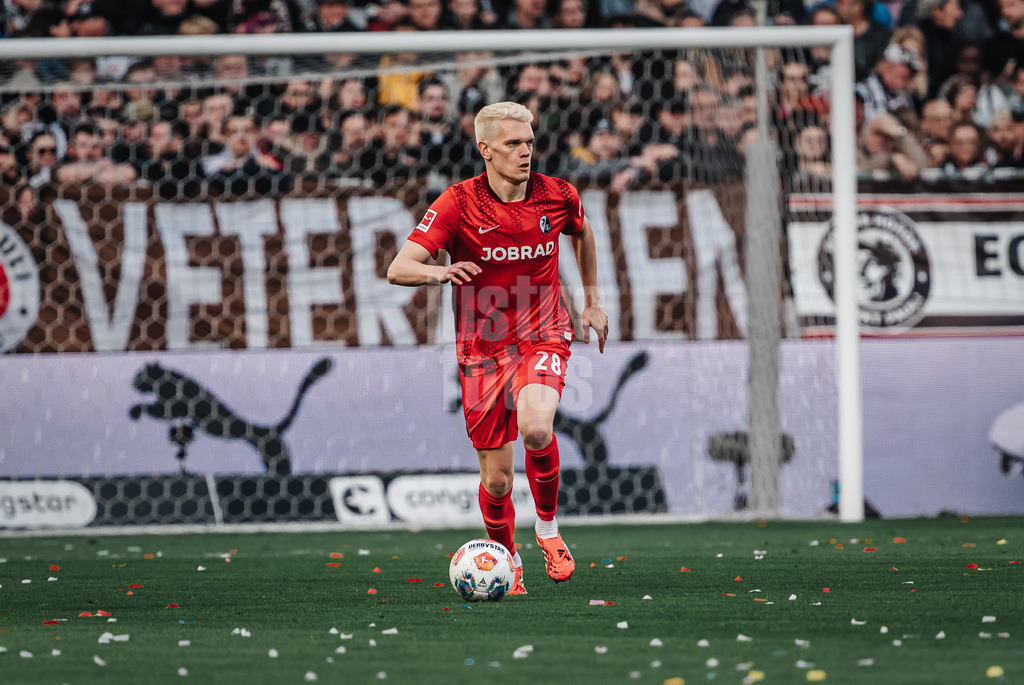 Fußball | Männer | Saison 2025/2026  | Fußball-Bundesliga | 27. Spieltag | FC St. Pauli vs. SC Freiburg | 22.04.2026 | Matthias Ginter (#28, SC Freiburg)