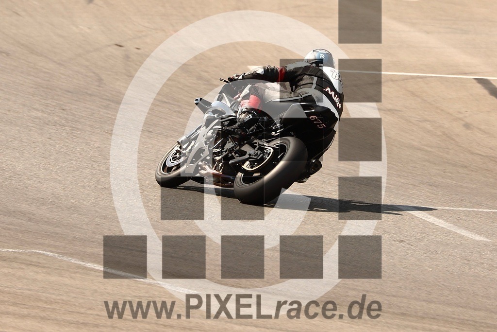 0675-20250719_13101 | Schöne Erinnerungen an spannende Momente - das festzuhalten ist unser Job. PIXELrace.de ist seit 2003 auf den Rennstrecken Europas unterwegs um die Action draußen beim Fahren und die wunderbare Stimmung imm Fahrerlager für euch einzufangen.