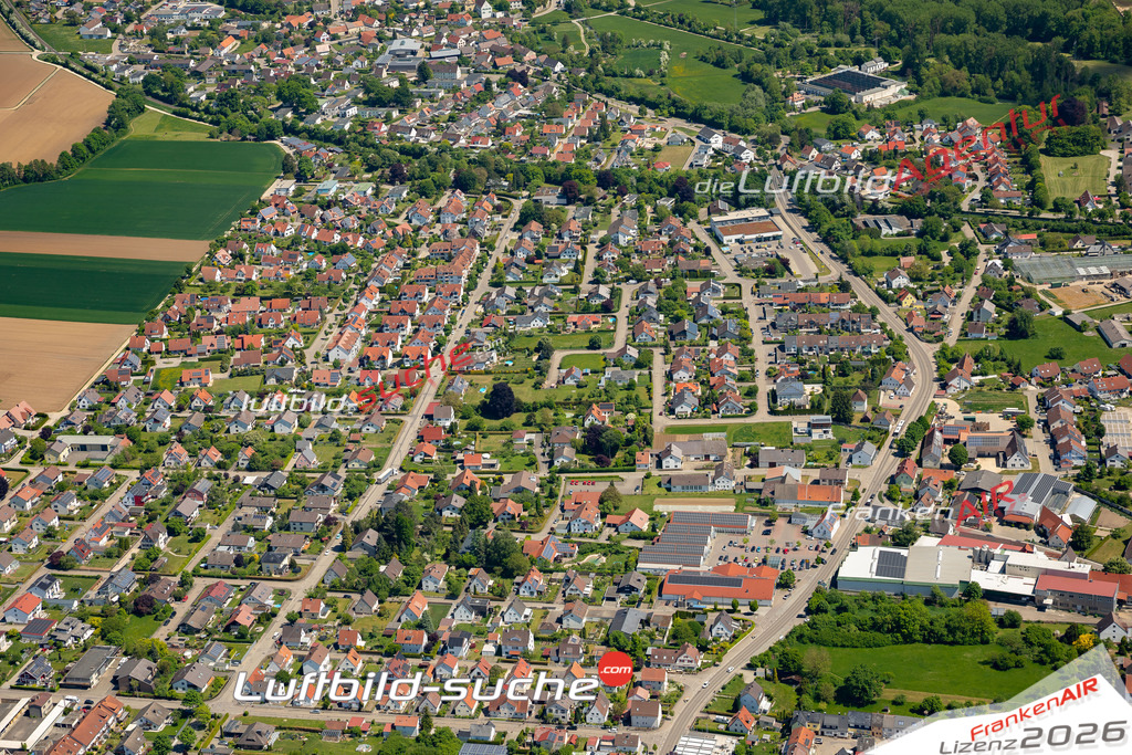 Klassische Luftaufnahme ohne Drohne zeigt:Echenbrunn bei Gundelfingen an der Donau - Die Luftbildaufnahme wurde 2025 vom UL-Flugzeug heraus erstellt ( keine Drohne ) - Hochauflösende Luftaufnahme -Nicht vergleichbar mit Google Maps oder Satelittenbilder- Die Geschenkidee !Mit Lizenz und Bildrechte bestellbar