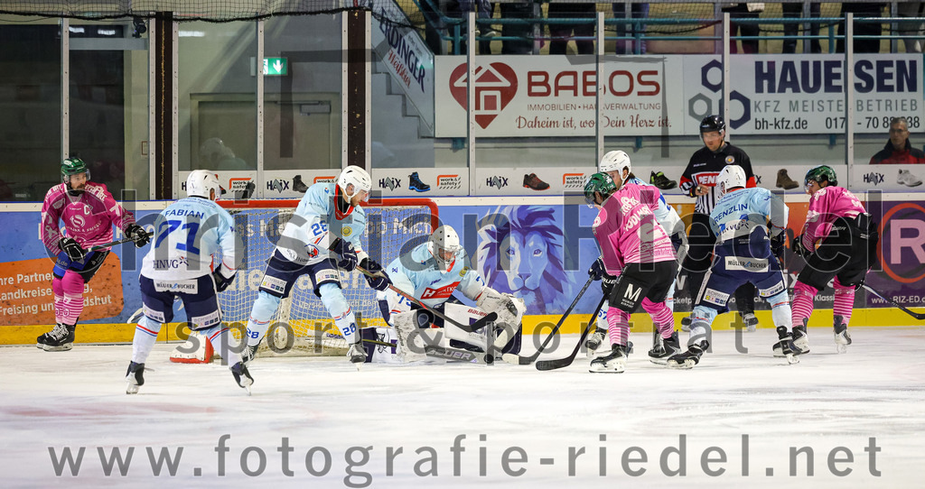 2025-10-05_030_TSV_Erding_gegen_Heilbronner_Falken | Erding, Deutschland, 05.10.2025:Eishockey, Oberliga Süd 2025 / 2026, 6. Spieltag, TSV Erding gegen Heilbronner Falken, Endergebnis: 3:1Philipp Michl (Erding Gladiators, #77), Paul Fabian (Heilbronner Falken, #71), Lars Schiller (Heilbronner Falken, #28), Torwart Franz Jokinen (Heilbronner Falken, #75), Erik Modlmayr (Erding Gladiators, #21)Foto: Christian Riedel / fotografie-riedel.net